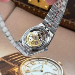 Đồng Hồ Rolex Land-Dweller 127236 Rep 11 Mặt Xanh Băng Họa Tiết Tổ Ong Đính Đá Baguette 36mm (3)