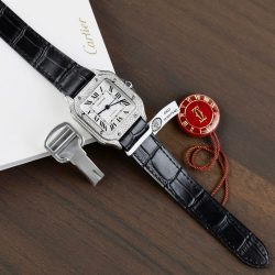 Đồng Hồ Cartier Santos Nữ Chế Tác Đính Kim Cương Moissanite Dây Da Đen Xưởng BV 35 (2)