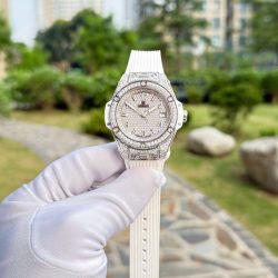 Đồng Hồ Hublot Big Bang One Click Màu Trắng Chế Tác Đính Full Kim Cương Moissanite 39mm (2)