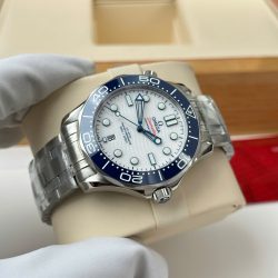 Đồng Hồ Omega Seamaster Diver 300M Replica 11 Mặt Trắng Viền Gồm Xanh Xưởng VS 42mm (2)