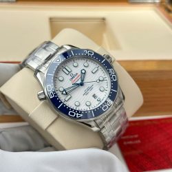 Đồng Hồ Omega Seamaster Diver 300M Replica 11 Mặt Trắng Viền Gồm Xanh Xưởng VS 42mm (2)
