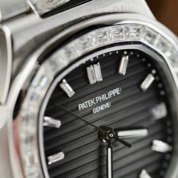 Đồng Hồ Patek Philippe Nautilus 5723 Chế Tác Mặt Xám Đính Kim Cương Moissanite Baguette 40mm (2)