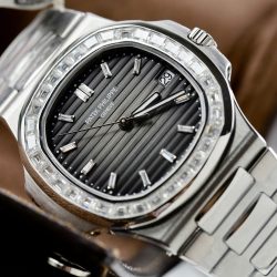 Đồng Hồ Patek Philippe Nautilus 5723 Chế Tác Mặt Xám Đính Kim Cương Moissanite Baguette 40mm (2)