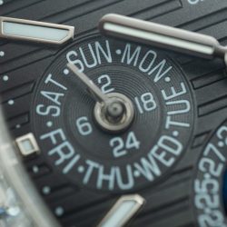 Đồng Hồ Patek Philippe Nautilus 5740 Replica 11 Mặt Xám Viền Đính Đá Baguette 40mm (2)