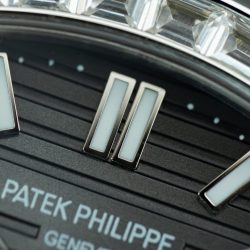 Đồng Hồ Patek Philippe Nautilus 5740 Replica 11 Mặt Xám Viền Đính Đá Baguette 40mm (2)