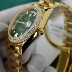 Đồng Hồ Rolex Day-Date Mặt Xanh Lá Cây Chế Tác Bọc Vàng Thật Viền Đính Kim Cương Moissanite Xưởng GM 40mm (2)