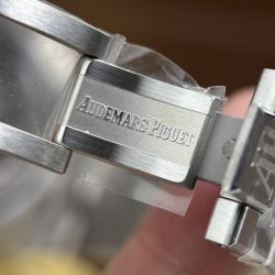 Đồng Hồ Audemars Piguet Rep 11 Royal Oak Selfwinding Flying Tourbillon 26730BC Mặt Xanh Lá Cây Đính Đá Baguette 41mm (2)