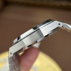 Đồng Hồ Audemars Piguet Rep 11 Royal Oak Selfwinding Flying Tourbillon 26730BC Mặt Xanh Lá Cây Đính Đá Baguette 41mm (2)