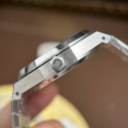 Đồng Hồ Audemars Piguet Rep 11 Royal Oak Selfwinding Flying Tourbillon 26730BC Mặt Xanh Lá Cây Đính Đá Baguette 41mm (2)