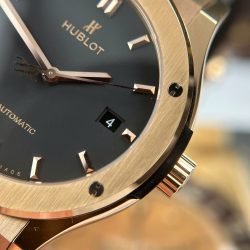 Đồng Hồ Hublot Classic Fusion King Gold Replica Cao Cấp Mặt Đen Máy Cơ Thụy Sỹ Xưởng JJZ 42mm (2)