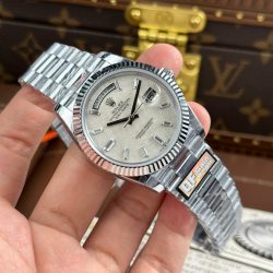 Đồng Hồ Rolex Day-Date Chế Tác Mặt Thiên Thạch Cọc Số Đá Baguette Nặng 186 Grams Xưởng QF 40mm (2)