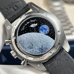 Đồng Hồ Omega Replica 11 Speedmaster Silver Snoopy Phiên Bản Kỷ Niệm 50 Năm Mặt Đen New 2025 42mm (2)