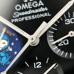 Đồng Hồ Omega Replica 11 Speedmaster Silver Snoopy Phiên Bản Kỷ Niệm 50 Năm Mặt Đen New 2025 42mm (2)