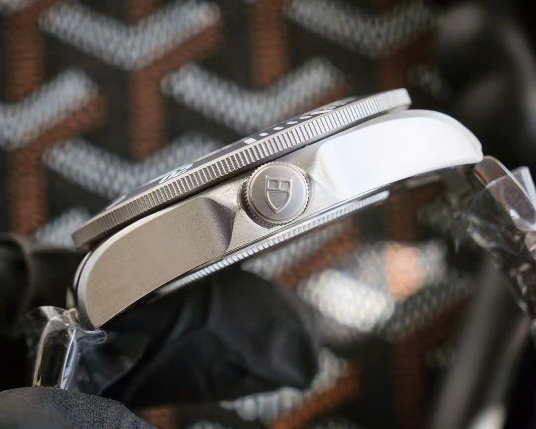 Đồng Hồ Tudor Pelagos Titanium Replica 1 1 Màu Xanh Lá Nhà Máy ZF 39mm (5) Đồng Hồ Tudor Pelagos Titanium Replica 1 1 Màu Xanh Lá Nhà Máy ZF 39mm (1)