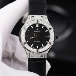 Đồng Hồ Hublot Classic Fusion Màu Đen Chế Tác Đính Kim Cương Moissanite HongKong 38mm (2)