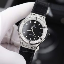 Đồng Hồ Hublot Classic Fusion Màu Đen Chế Tác Đính Kim Cương Moissanite HongKong 38mm (2)