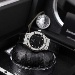 Đồng Hồ Hublot Classic Fusion Màu Đen Chế Tác Đính Kim Cương Moissanite HongKong 38mm (2)