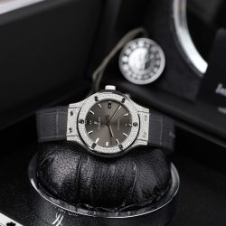 Đồng Hồ Hublot Classic Fusion Màu Xám Chế Tác Đính Kim Cương Moissanite HongKong 38mm (2)