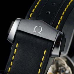 Đồng Hồ Omega Chế Tác Speedmaster Dark Side of the Moon Vỏ Gốm Đen Dây Da 44mm (2)