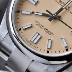 Đồng Hồ Rolex Oyster Perpetual 134300 Replica Cao Cấp Mặt Số Màu Be Nhà Máy VS 41mm (2)