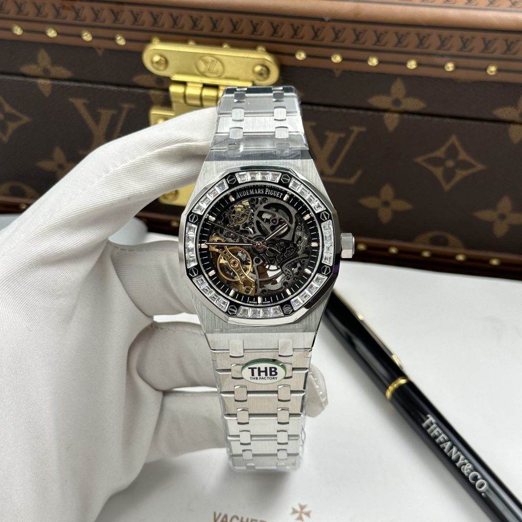 Đồng Hồ Audemars Piguet Chế Tác Royal Oak Openworked Frosted 15412 Mặt Lộ Cơ Viền Đính Đá Baguette 41mm (3)