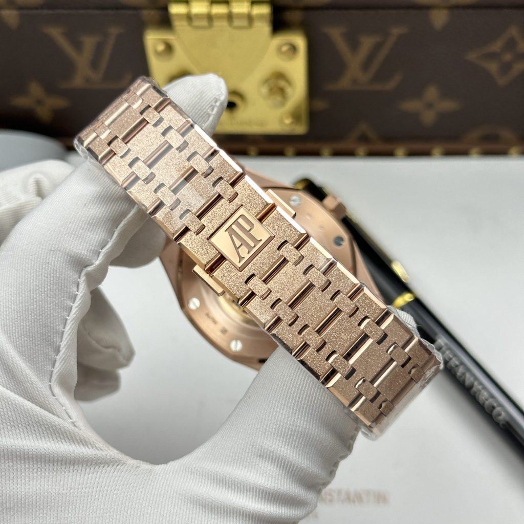 Đồng Hồ Audemars Piguet Rep 11 Royal Oak Openworked Frosted 15412 Mạ Vàng Hồng Viền Đính Đá Baguette 41mm (3)