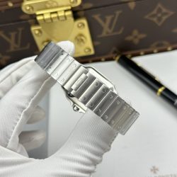 Đồng Hồ Nữ Replica 11 Cartier De Santos Small Mặt Trắng Viền Đính Đá 27x34 (2)