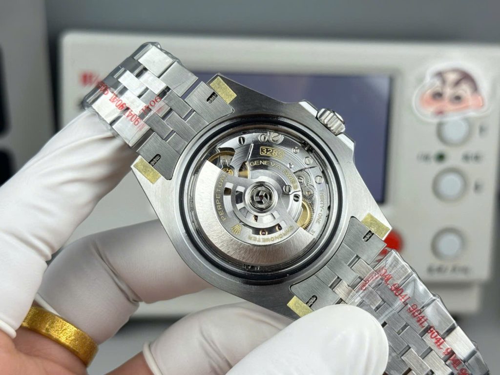 Đồng Hồ Rolex GMT-Master II Replica 11 Mặt Số Màu Đỏ Máy Calibre 3285 Super Clone 40mm (2)